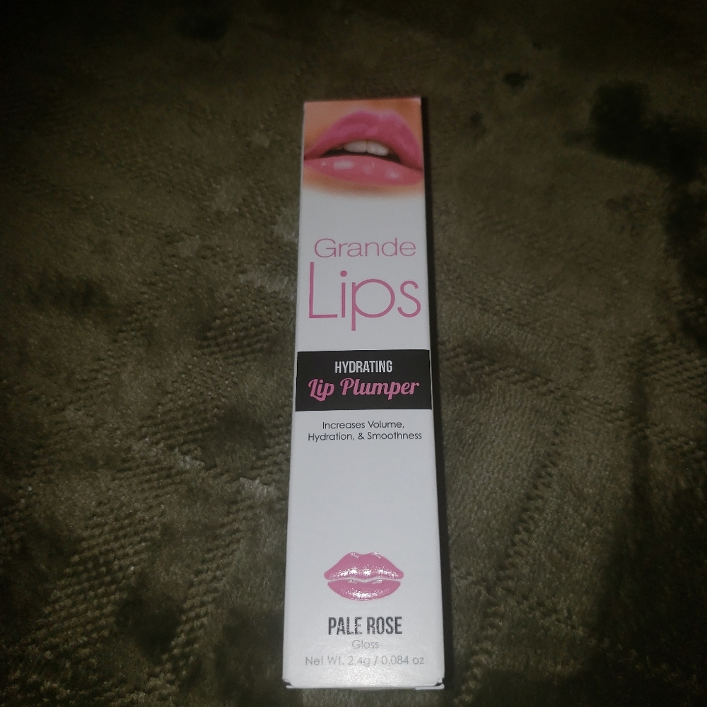 Lip plumper
